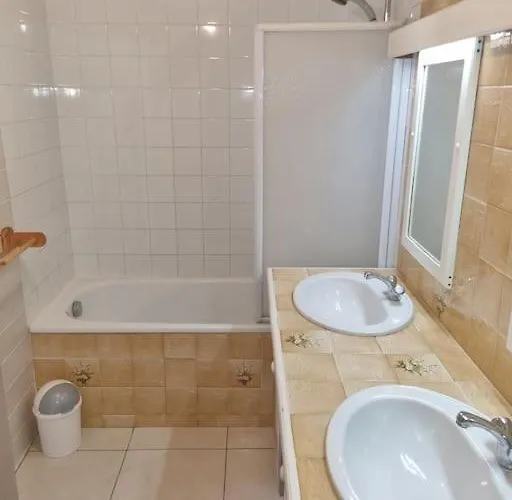 Maison,gite 8 Places בית נופש *